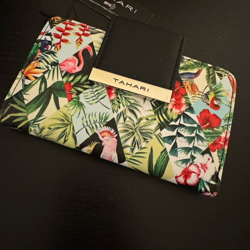 TAHARI RFID PROTECTED TROPICAL WALLET NWT!